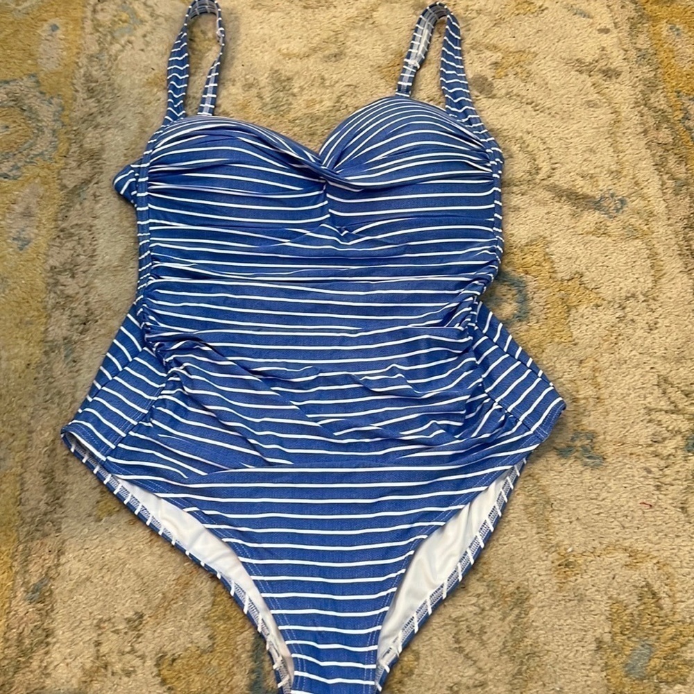 Nip Tuck,Twist Front Multifit One Piece Sorrento … - image 5